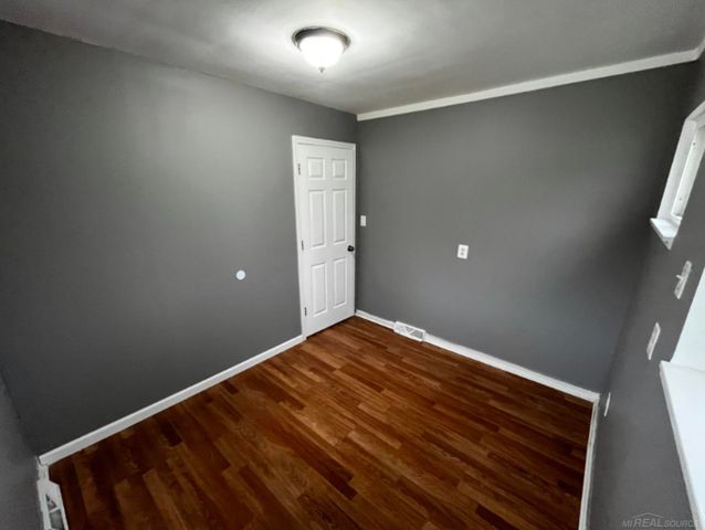 8647 Chalmers Avenue, Warren, MI 48089