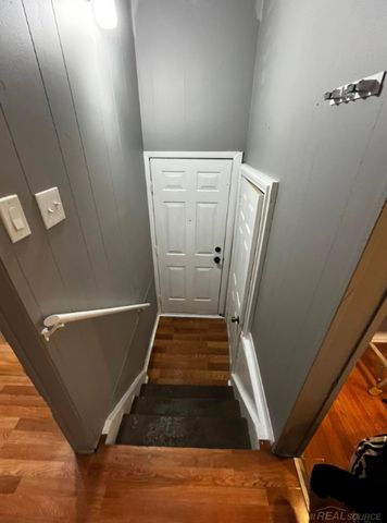 8647 Chalmers Avenue, Warren, MI 48089