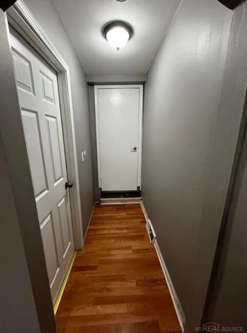 8647 Chalmers Avenue, Warren, MI 48089