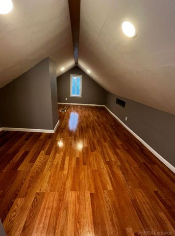 8647 Chalmers Avenue, Warren, MI 48089