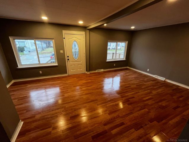 8647 Chalmers Avenue, Warren, MI 48089