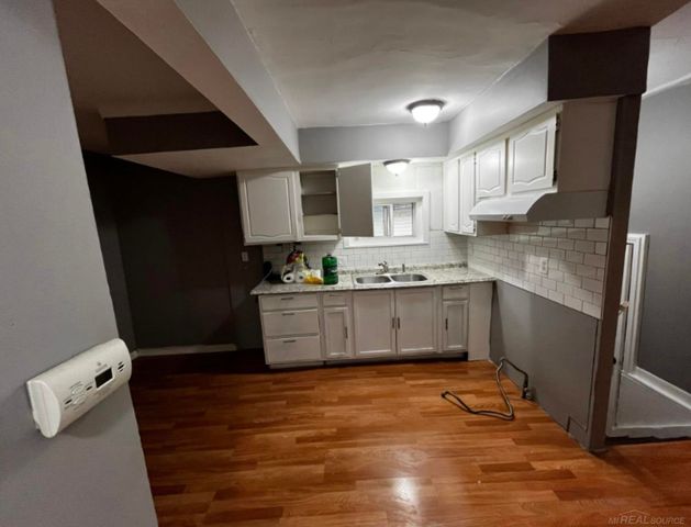 8647 Chalmers Avenue, Warren, MI 48089