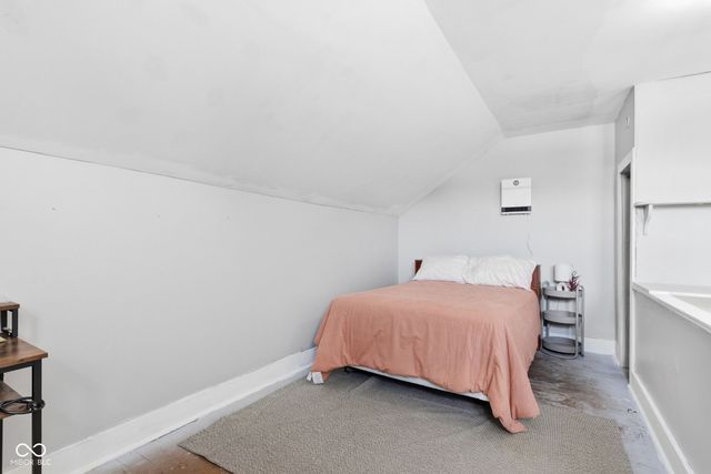 909 S A Street, Elwood, IN 46036