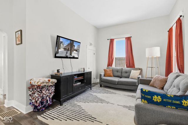 909 S A Street, Elwood, IN 46036