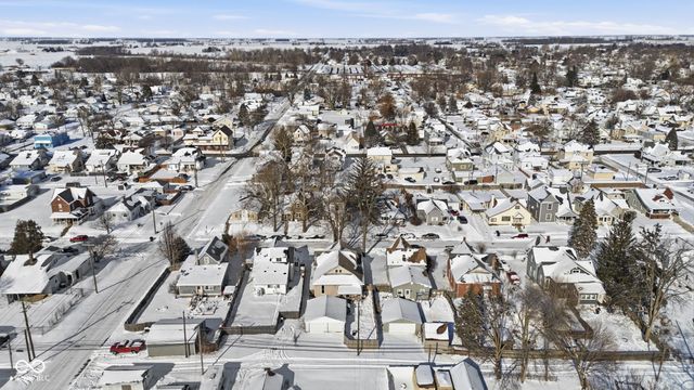 909 S A Street, Elwood, IN 46036