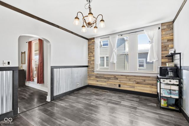 909 S A Street, Elwood, IN 46036