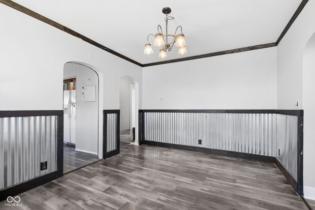 909 S A Street, Elwood, IN 46036