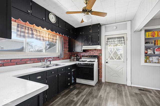 909 S A Street, Elwood, IN 46036