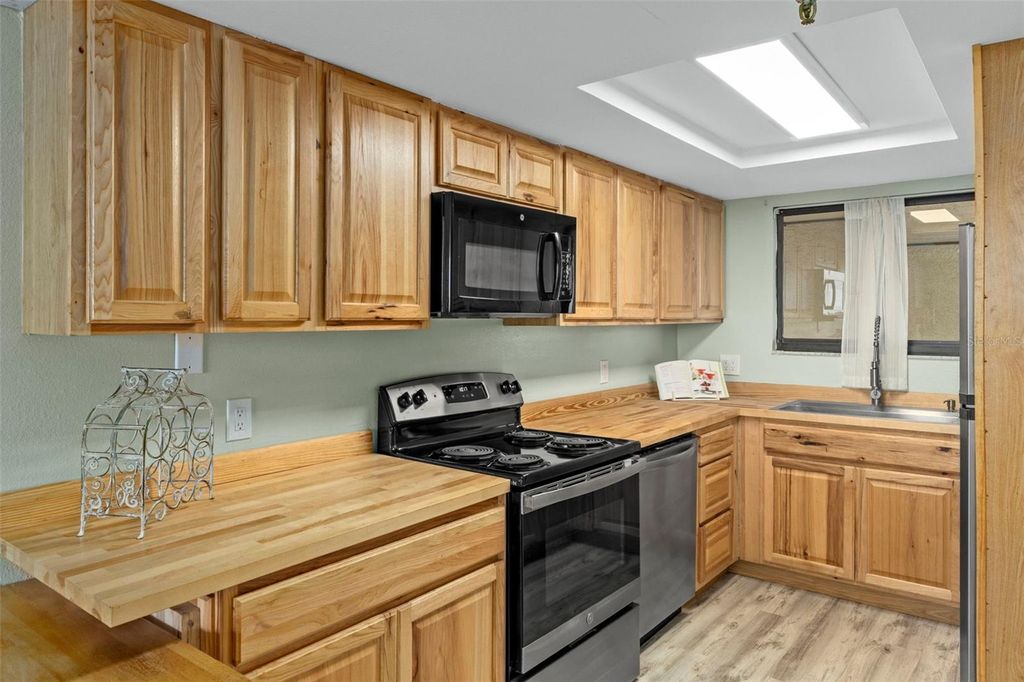 Image 9 of property listing at 5915 SEA RANCH DRIVE 408, Hudson, FL 34667