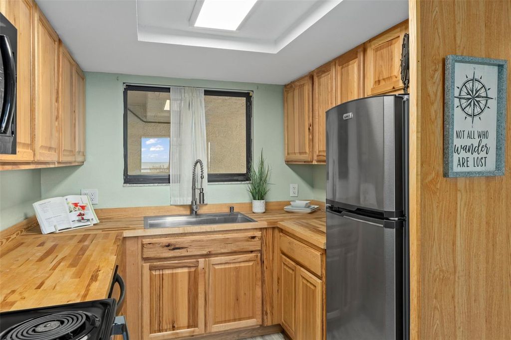 Image 10 of property listing at 5915 SEA RANCH DRIVE 408, Hudson, FL 34667