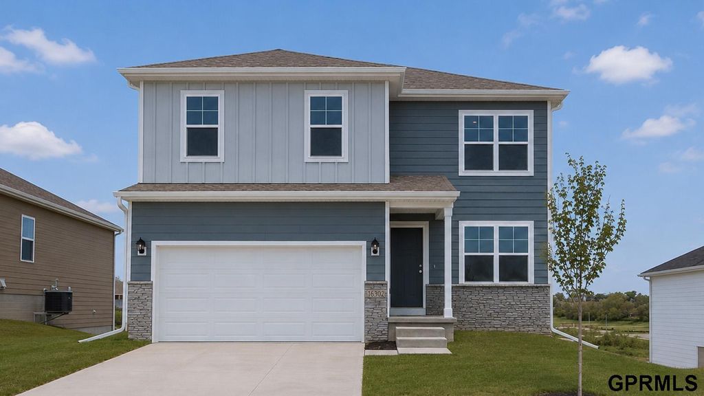 6361 Lawnwood Drive, Papillion, NE 68133