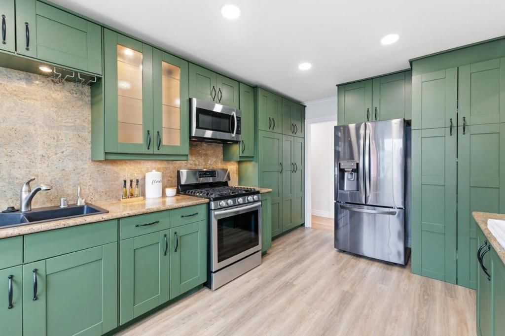 Image 21 of property listing at Address unavailable.