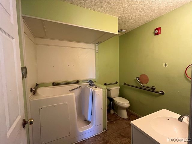 1711 N Croft Avenue, Inverness, FL 34453