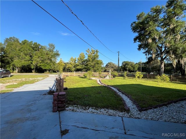 1711 N Croft Avenue, Inverness, FL 34453
