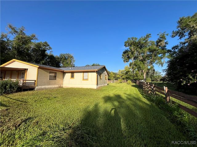 1711 N Croft Avenue, Inverness, FL 34453