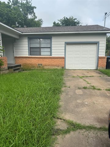 6006 Sayle Street, Greenville, TX 75402