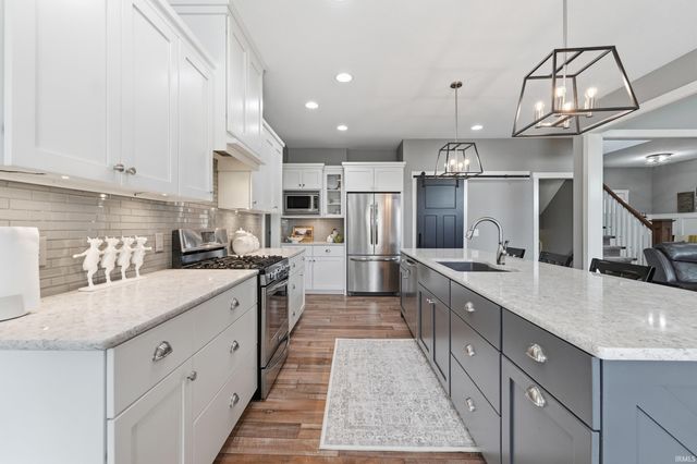 10223 Buttonwood Pass, Leo, IN 46765