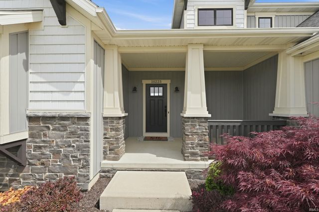 10223 Buttonwood Pass, Leo, IN 46765