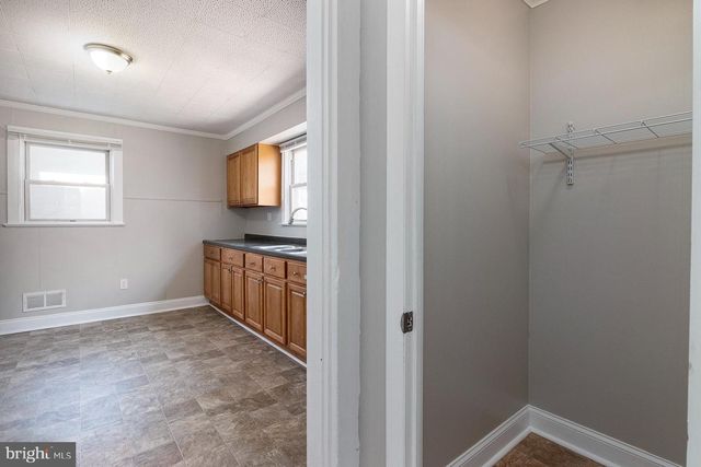 2557 WHITEHORSE MERCERVILLE, Hamilton Township, NJ 08619