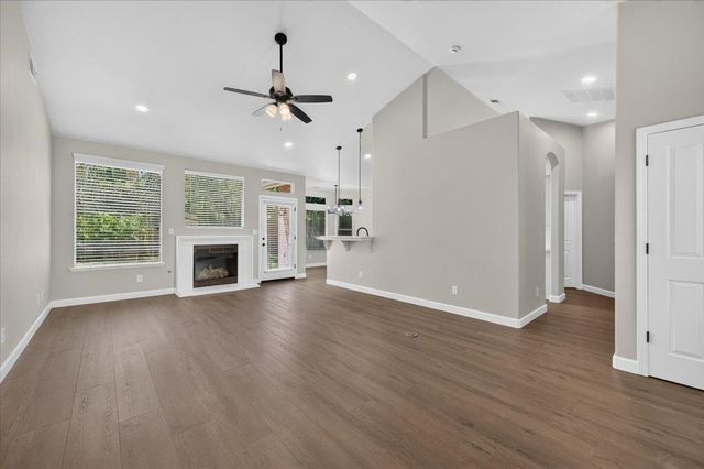 1039 E Hogan Avenue, Fresno, CA 93730