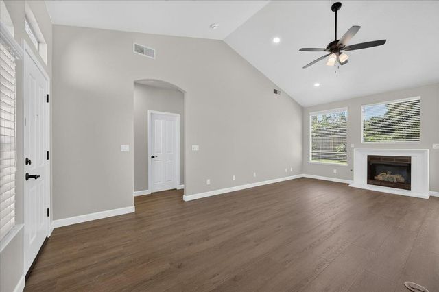 1039 E Hogan Avenue, Fresno, CA 93730