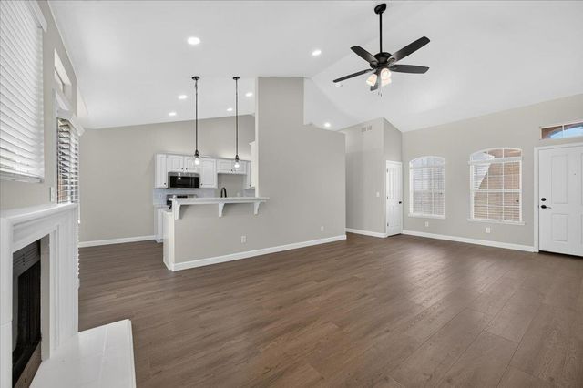 1039 E Hogan Avenue, Fresno, CA 93730