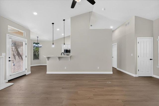 1039 E Hogan Avenue, Fresno, CA 93730