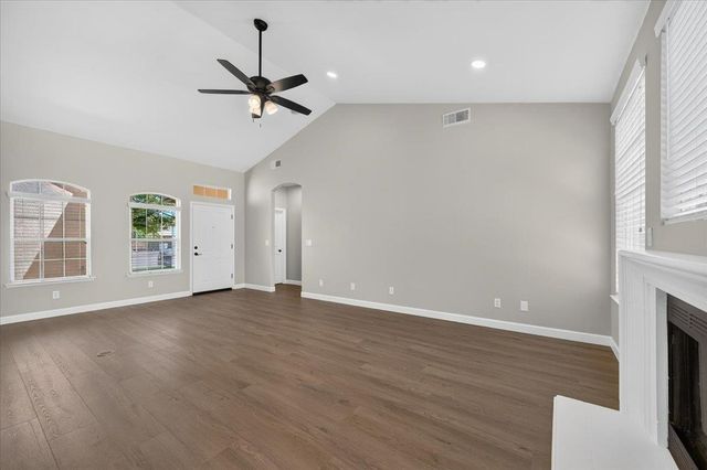 1039 E Hogan Avenue, Fresno, CA 93730