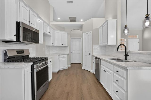 1039 E Hogan Avenue, Fresno, CA 93730