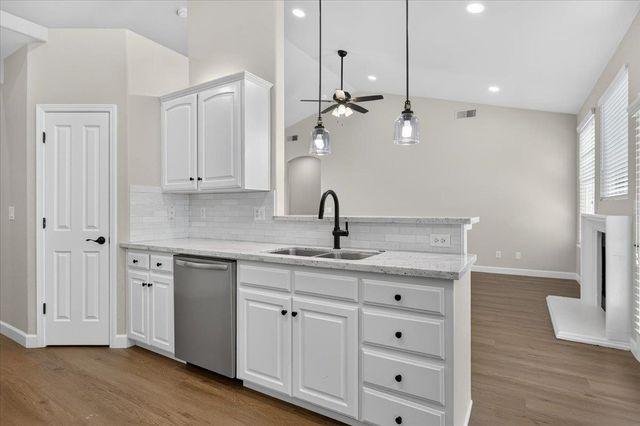 1039 E Hogan Avenue, Fresno, CA 93730