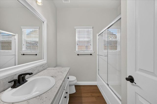 1039 E Hogan Avenue, Fresno, CA 93730