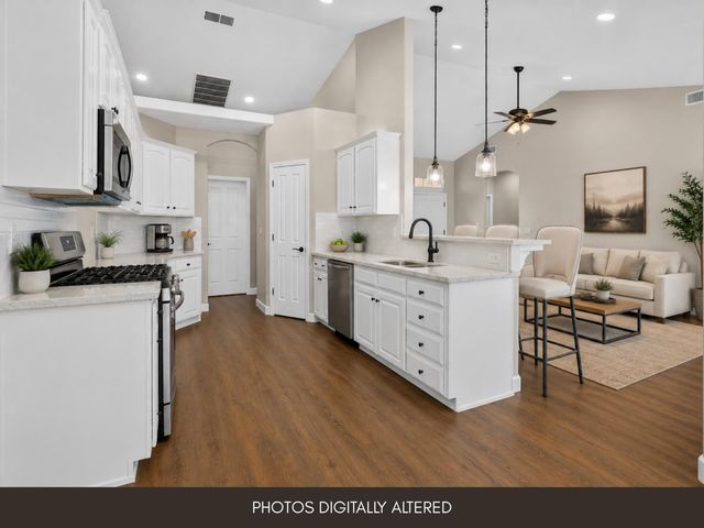 1039 E Hogan Avenue, Fresno, CA 93730