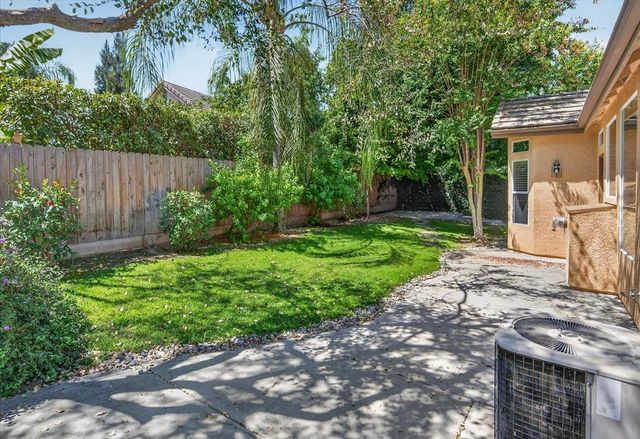 1039 E Hogan Avenue, Fresno, CA 93730
