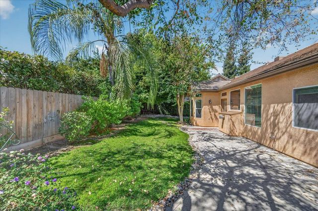 1039 E Hogan Avenue, Fresno, CA 93730