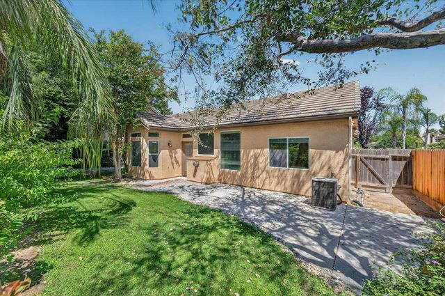 1039 E Hogan Avenue, Fresno, CA 93730