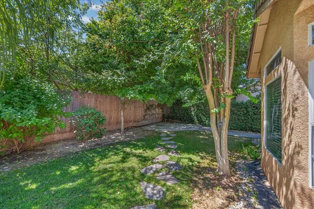 1039 E Hogan Avenue, Fresno, CA 93730