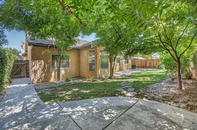 1039 E Hogan Avenue, Fresno, CA 93730