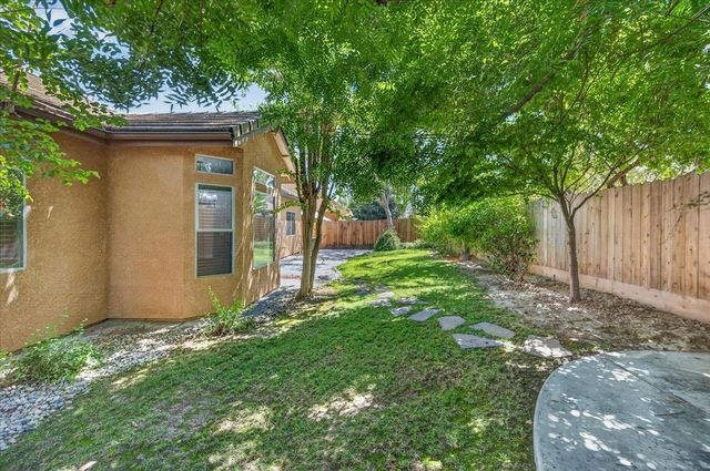 1039 E Hogan Avenue, Fresno, CA 93730