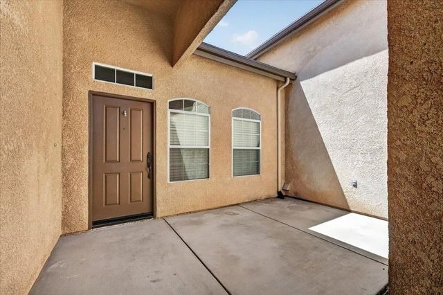 1039 E Hogan Avenue, Fresno, CA 93730