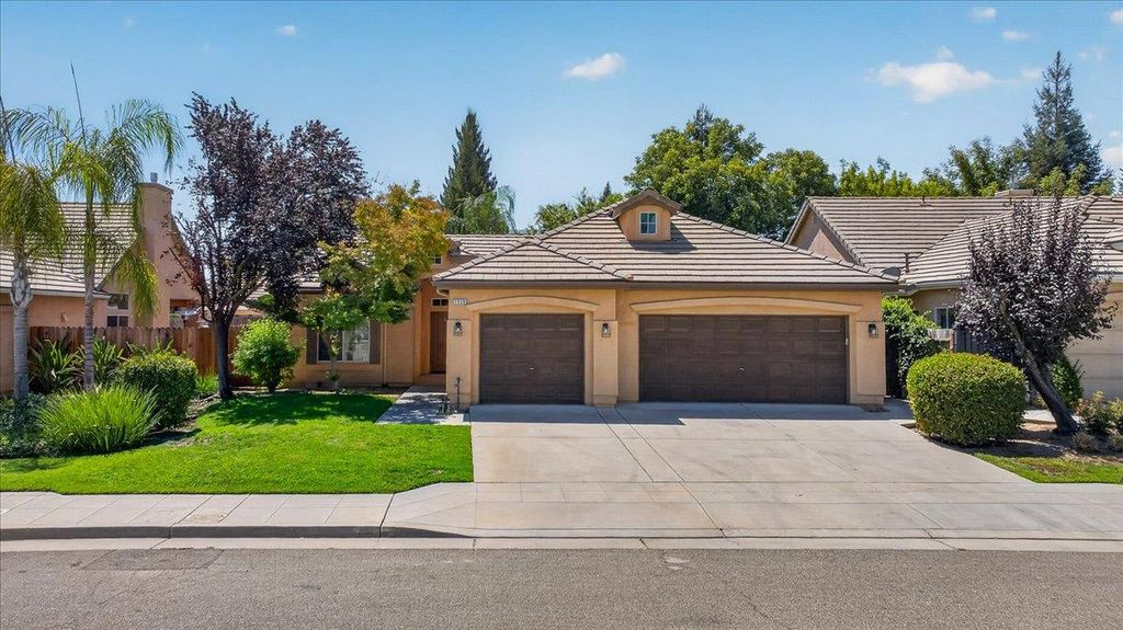 1039 E Hogan Avenue, Fresno, CA 93730