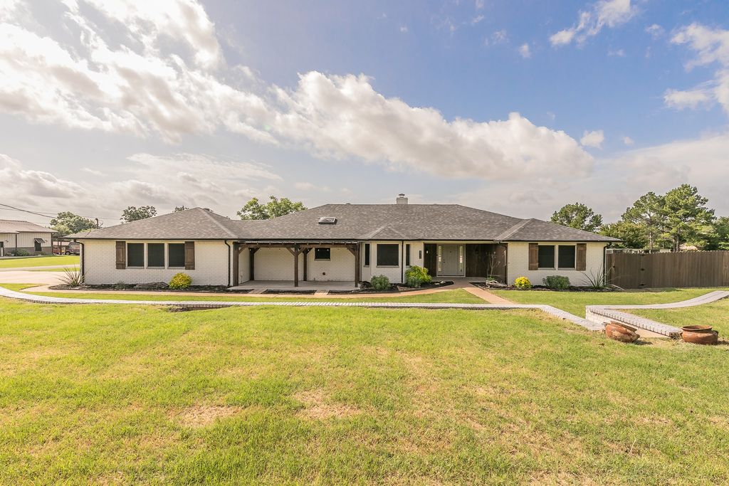 3711 Indian creek Trail, Granbury, TX 76049