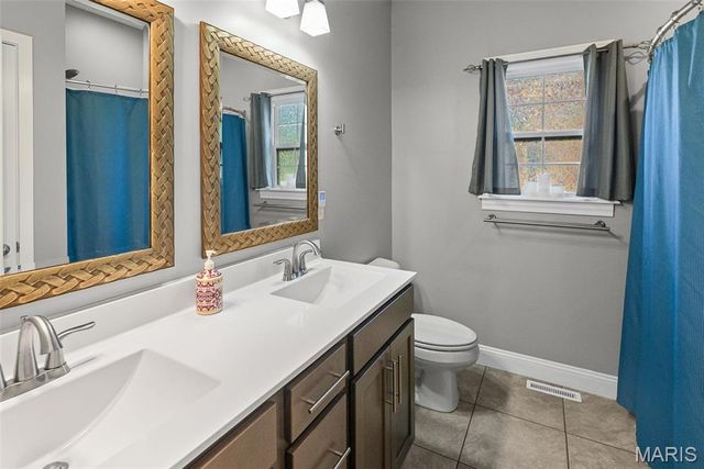 214 Edwards Street, Glen Carbon, IL 62034