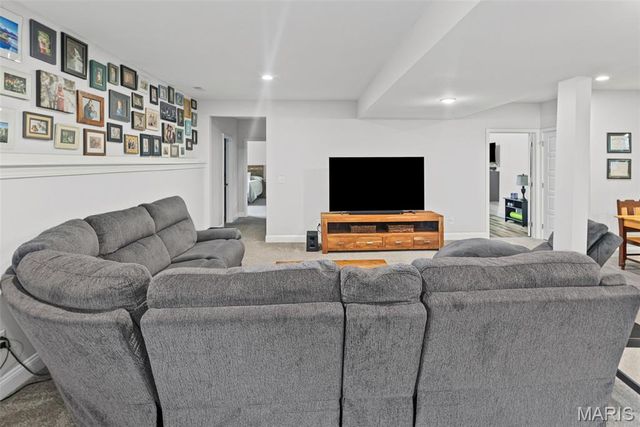 214 Edwards Street, Glen Carbon, IL 62034