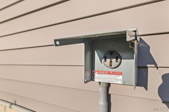 214 Edwards Street, Glen Carbon, IL 62034