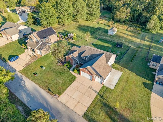 214 Edwards Street, Glen Carbon, IL 62034