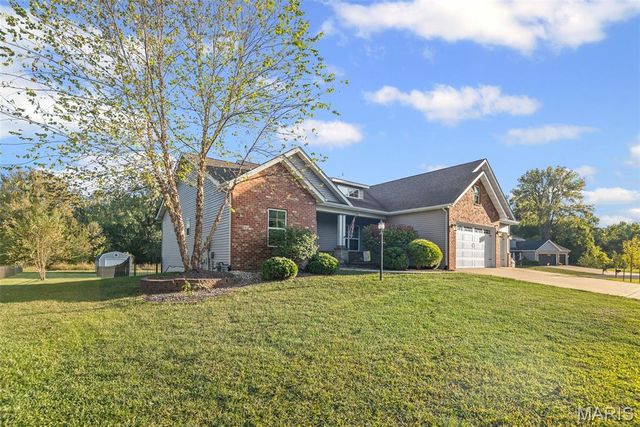 214 Edwards Street, Glen Carbon, IL 62034