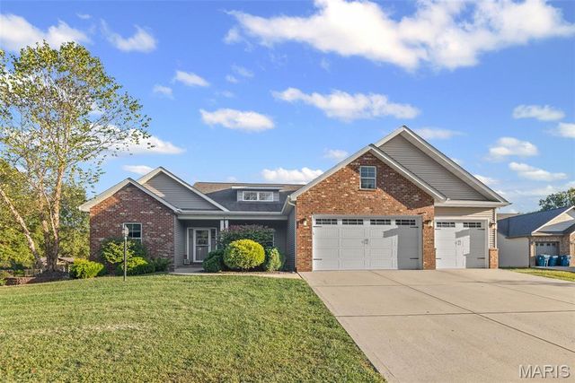 214 Edwards Street, Glen Carbon, IL 62034