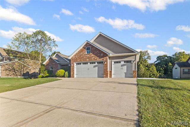 214 Edwards Street, Glen Carbon, IL 62034