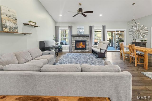 214 Edwards Street, Glen Carbon, IL 62034