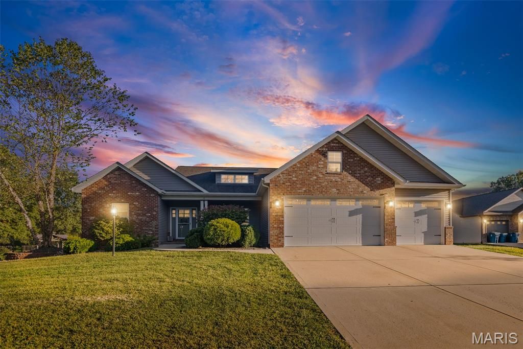 214 Edwards Street, Glen Carbon, IL 62034